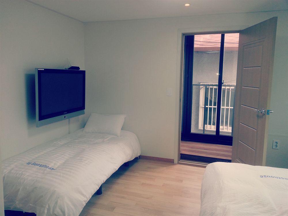 Iu Guest House Myeongdong Seoul Exterior photo